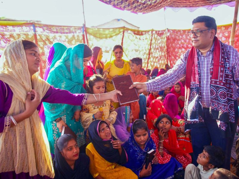 Bibles Distribution by Harvest Pakistan